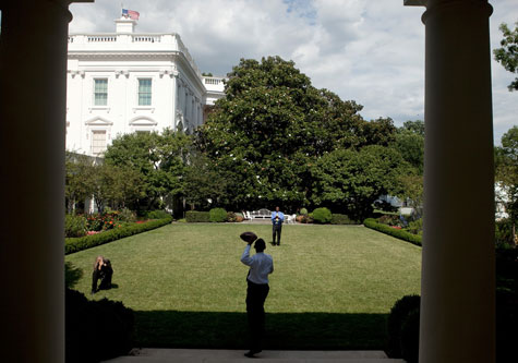 Obama plays football in the Rose Garden with Reggie Love